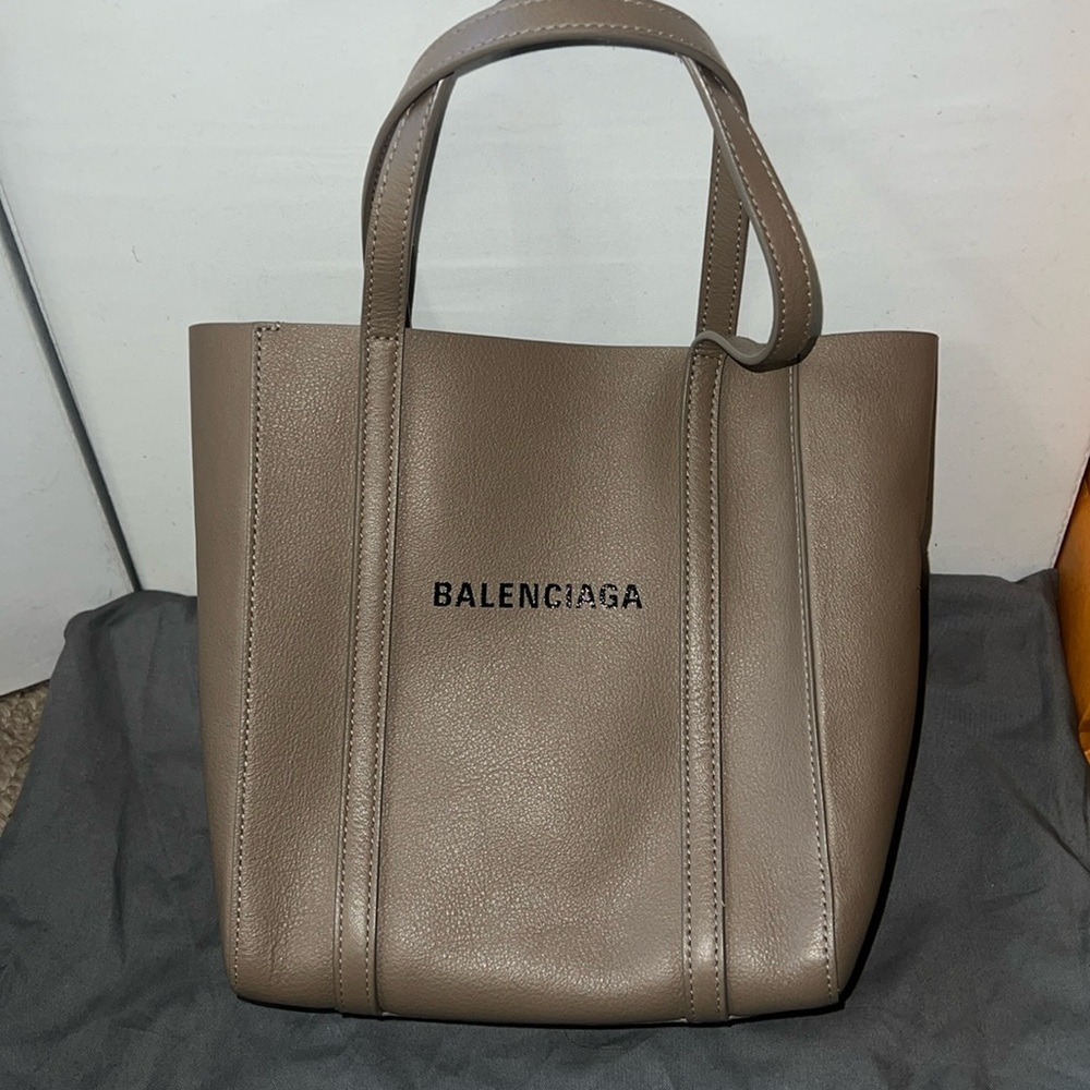 Balenciaga xxs everyday tote in beige/greyish